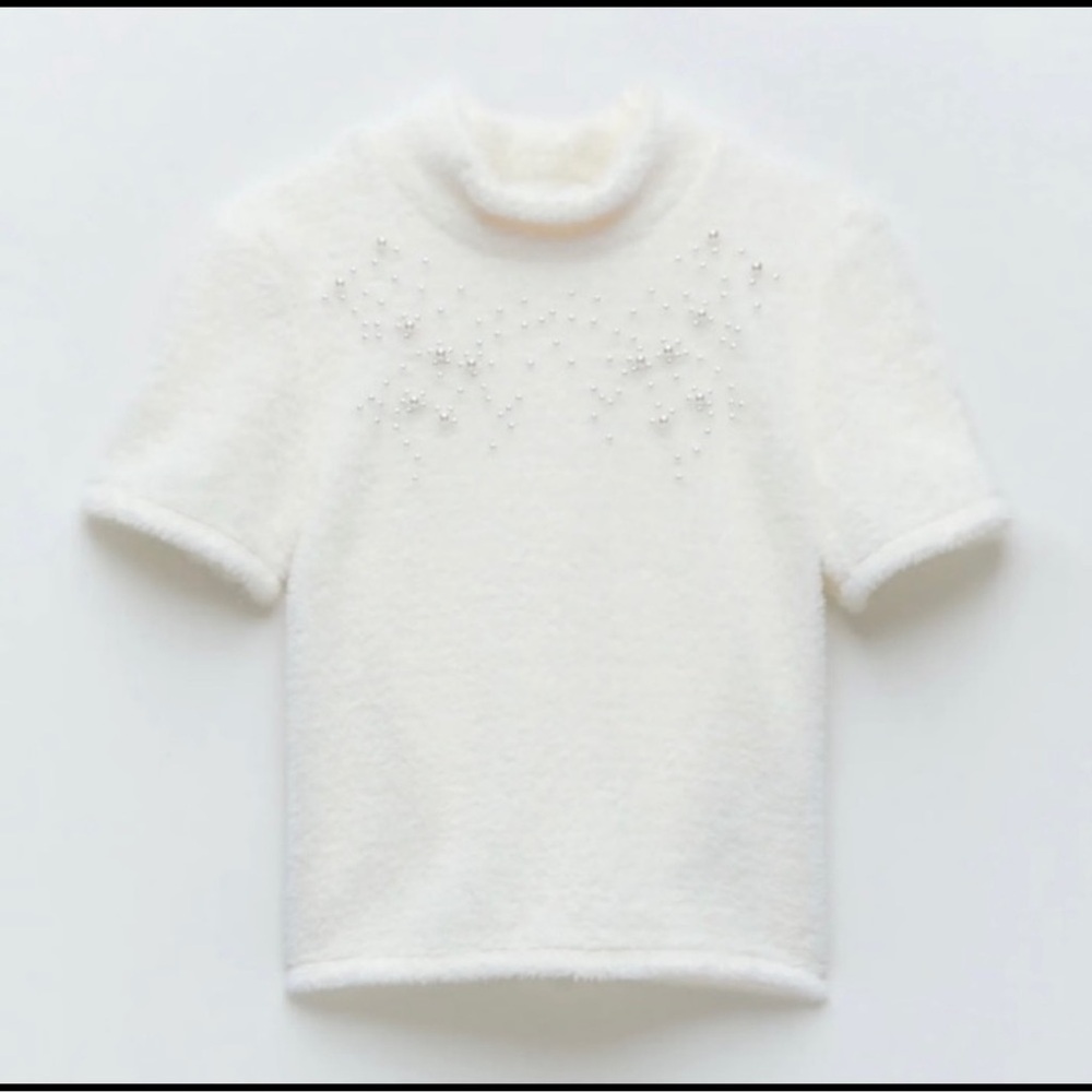 Elegant White Short Sleeve Sweater